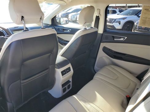 Used 2019 Ford Edge Titanium image 14