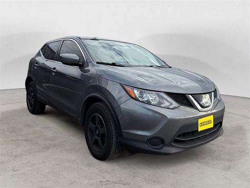 Used 2019 Nissan Rogue Sport S image 5