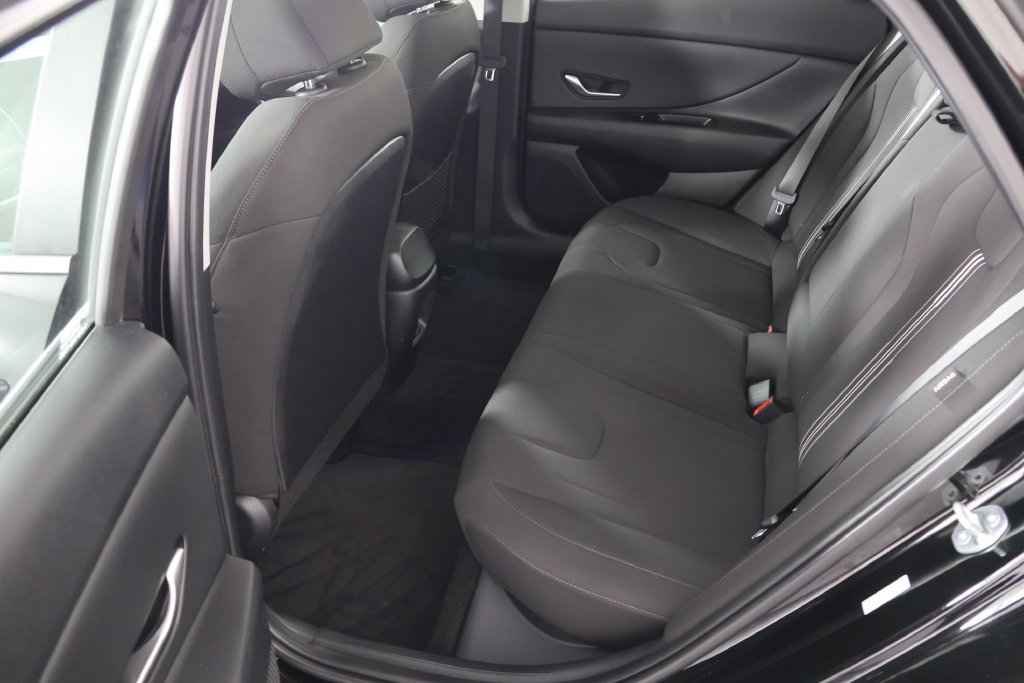Used 2025 Hyundai Elantra SEL FWD image 21