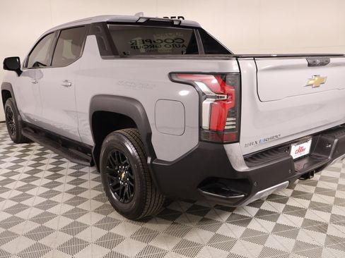 Used 2025 Chevrolet Silverado EV LT AWD/4WD image 24