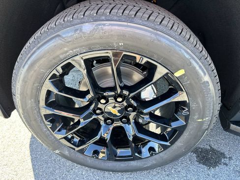 New 2026 Chevrolet Suburban High Country w/ Sun And Tow Package AWD/4WD image 9