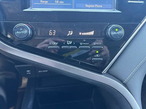 Used 2018 Toyota Camry SE FWD image 18