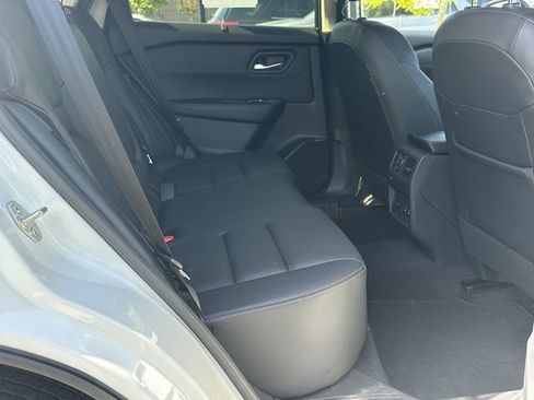 Certified 2025 Nissan Rogue SL w/ Tech Package AWD/4WD image 17