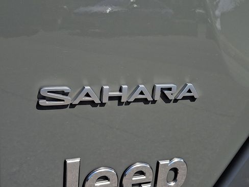 Used 2022 Jeep Wrangler Unlimited Sahara w/ Cold Weather Group image 30