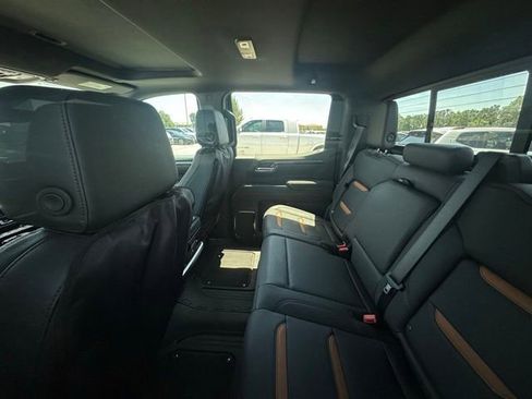 Used 2025 GMC Sierra 1500 AT4 w/ AT4 Premium Package AWD/4WD image 7