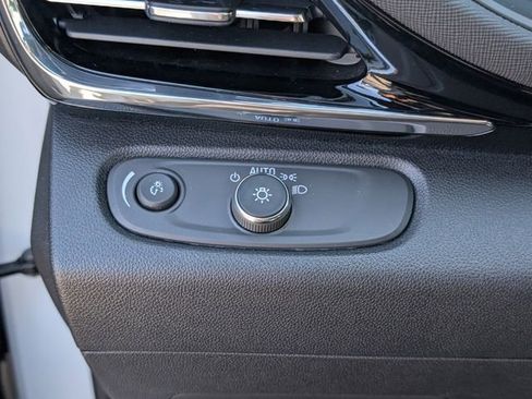 Used 2025 Buick Envista Avenir FWD image 36