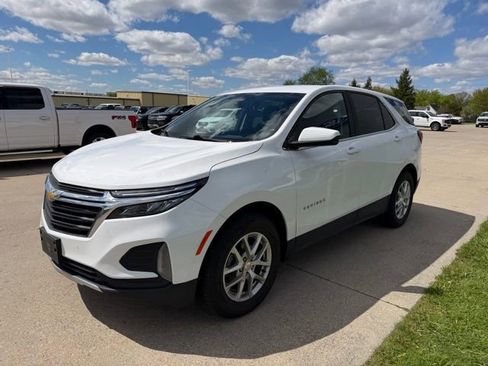 Used 2024 Chevrolet Equinox LT AWD/4WD image 3