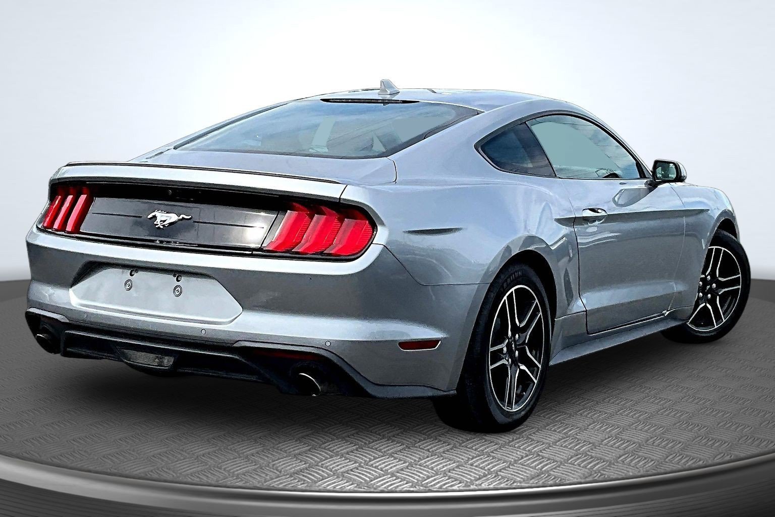 Used 2022 Ford Mustang Premium RWD image 5