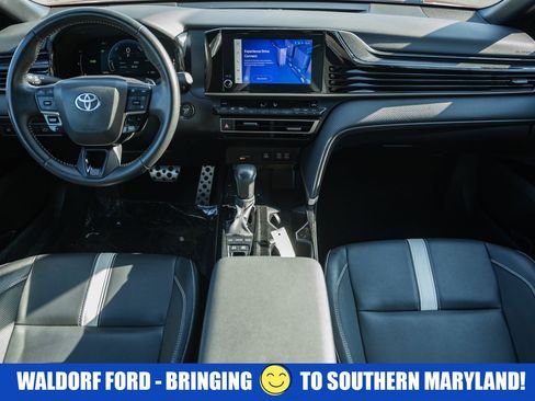 Used 2025 Toyota Camry SE image 18