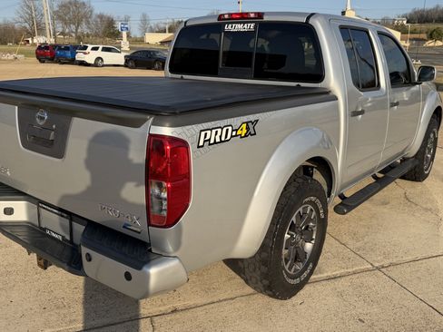 Used 2019 Nissan Frontier PRO-4X image 11