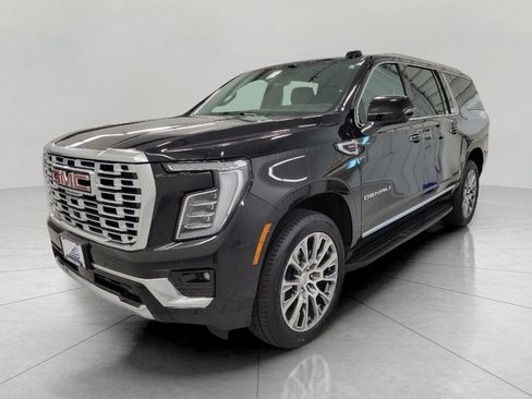Used 2025 GMC Yukon XL Denali AWD/4WD image 12
