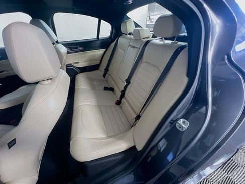 Used 2023 Alfa Romeo Giulia AWD w/ Quick Order Package 22X Lusso image 27
