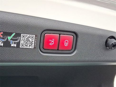 New 2026 Mercedes-Benz E 350 4MATIC Sedan image 9