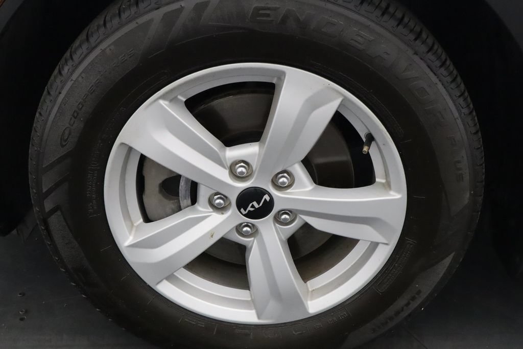 Used 2023 Kia Sorento LX FWD image 14