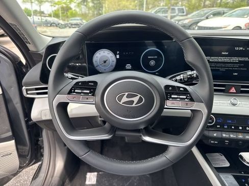 New 2026 Hyundai Elantra Limited FWD image 24