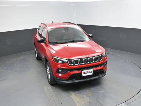 Used 2024 Jeep Compass Latitude AWD/4WD image 24