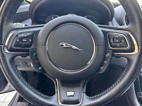 Used 2014 Jaguar XJ R LWB RWD image 16