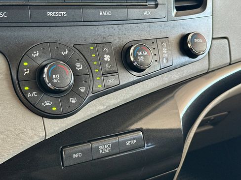 Used 2012 Toyota Sienna LE FWD image 17