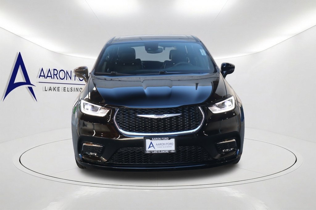 Used 2026 Chrysler Pacifica Select FWD image 2