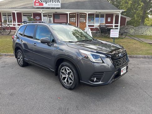 Used 2022 Subaru Forester Premium image 1