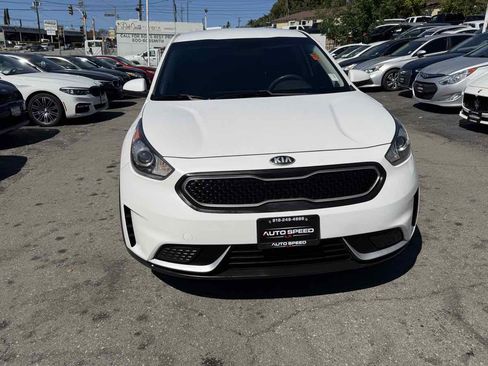 Used 2019 Kia Niro FE FWD image 2