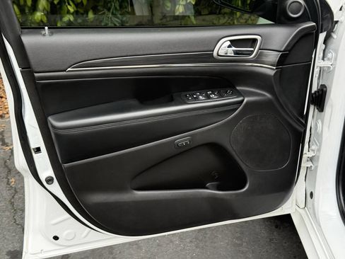 Used 2020 Jeep Grand Cherokee Limited X image 12