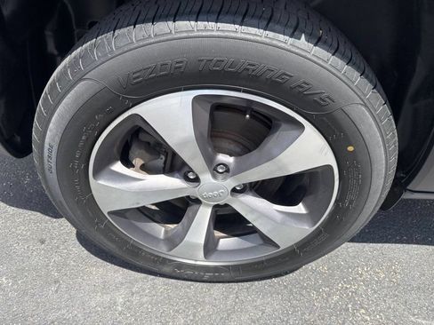 Used 2020 Jeep Cherokee Limited AWD/4WD image 34