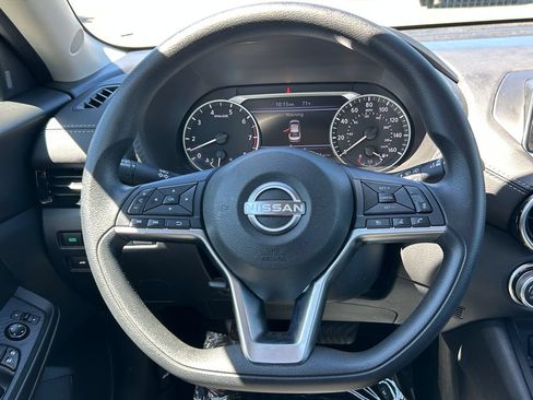 Used 2024 Nissan Sentra SV FWD image 31