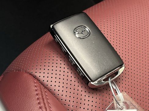 Certified 2025 MAZDA CX-70 Plug-In Hybrid w/ Premium Plus image 33