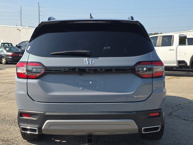 Used 2025 Honda Pilot Touring image 4