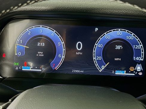 Used 2024 Jeep Grand Cherokee Altitude image 12