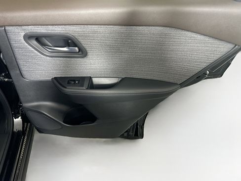 Used 2023 Nissan Rogue SV image 27