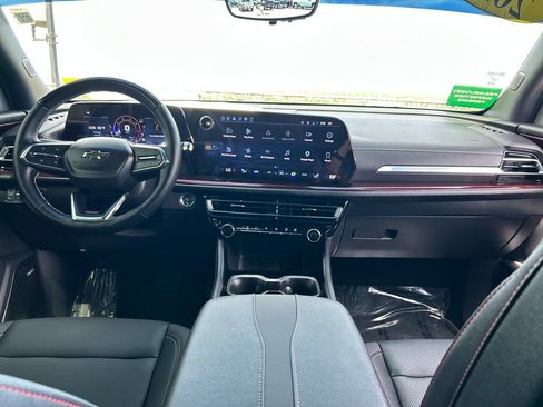Used 2025 Chevrolet Traverse Z71 w/ Enhanced Driving Package AWD/4WD image 7