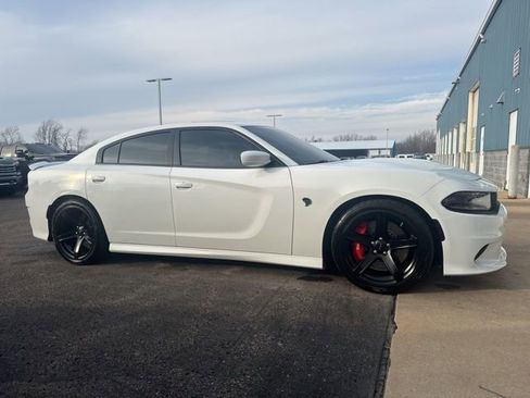 Used 2018 Dodge Charger SRT Hellcat w/ Harman/Kardon Audio Group image 2