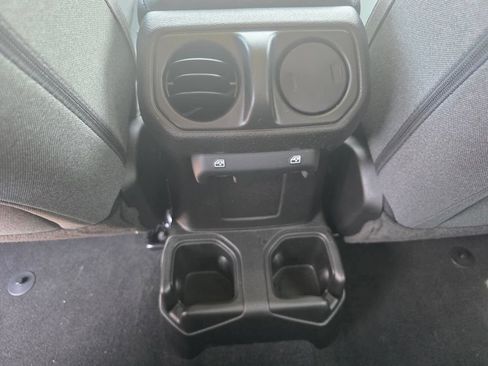 Used 2025 Jeep Gladiator Sport AWD/4WD image 12