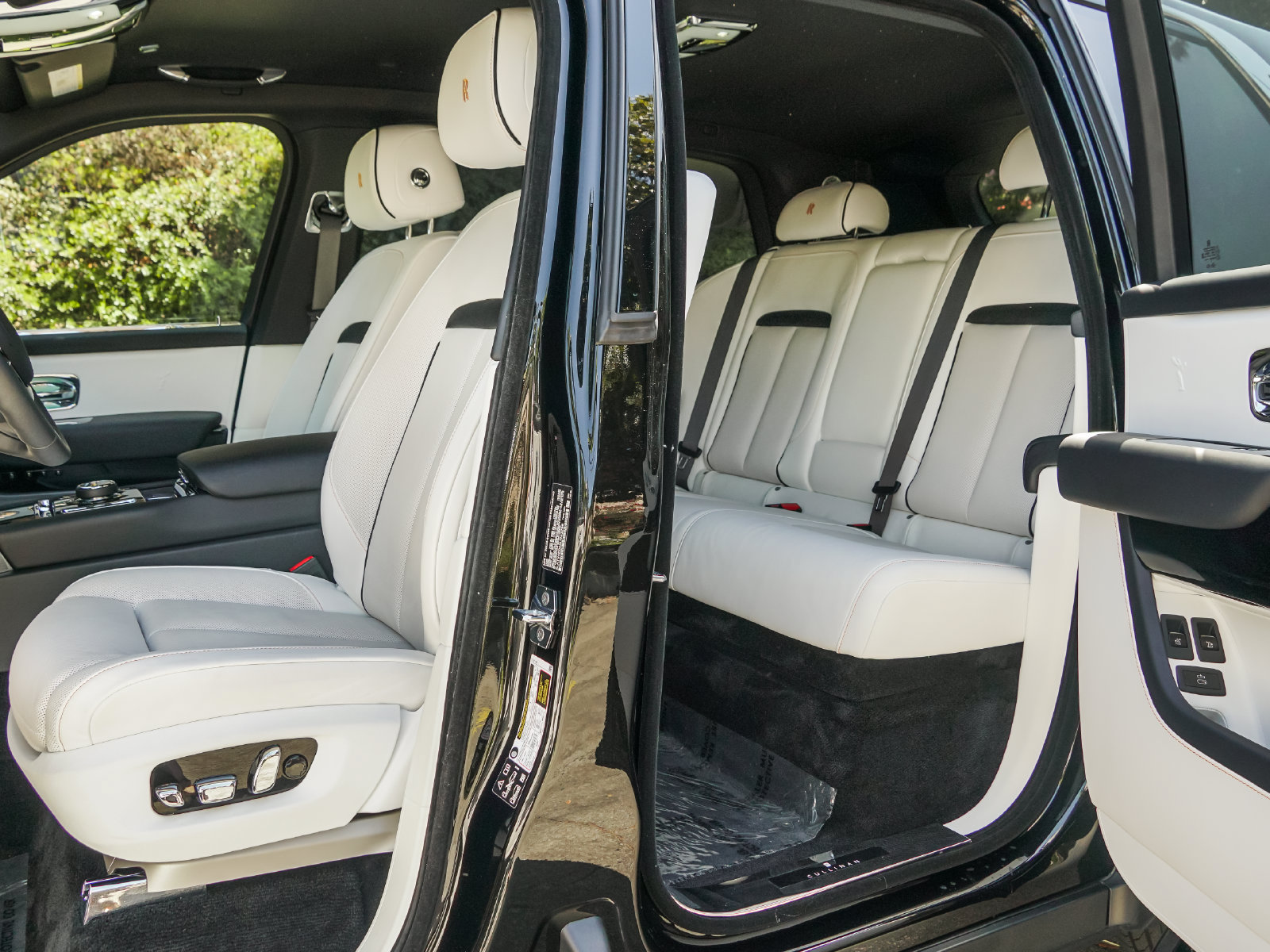 Certified 2024 Rolls-Royce Cullinan w/ Cullinan Package AWD/4WD image 23
