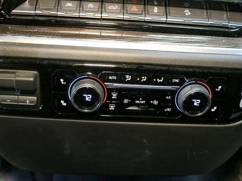 Used 2024 Chevrolet Silverado 1500 LT AWD/4WD image 25