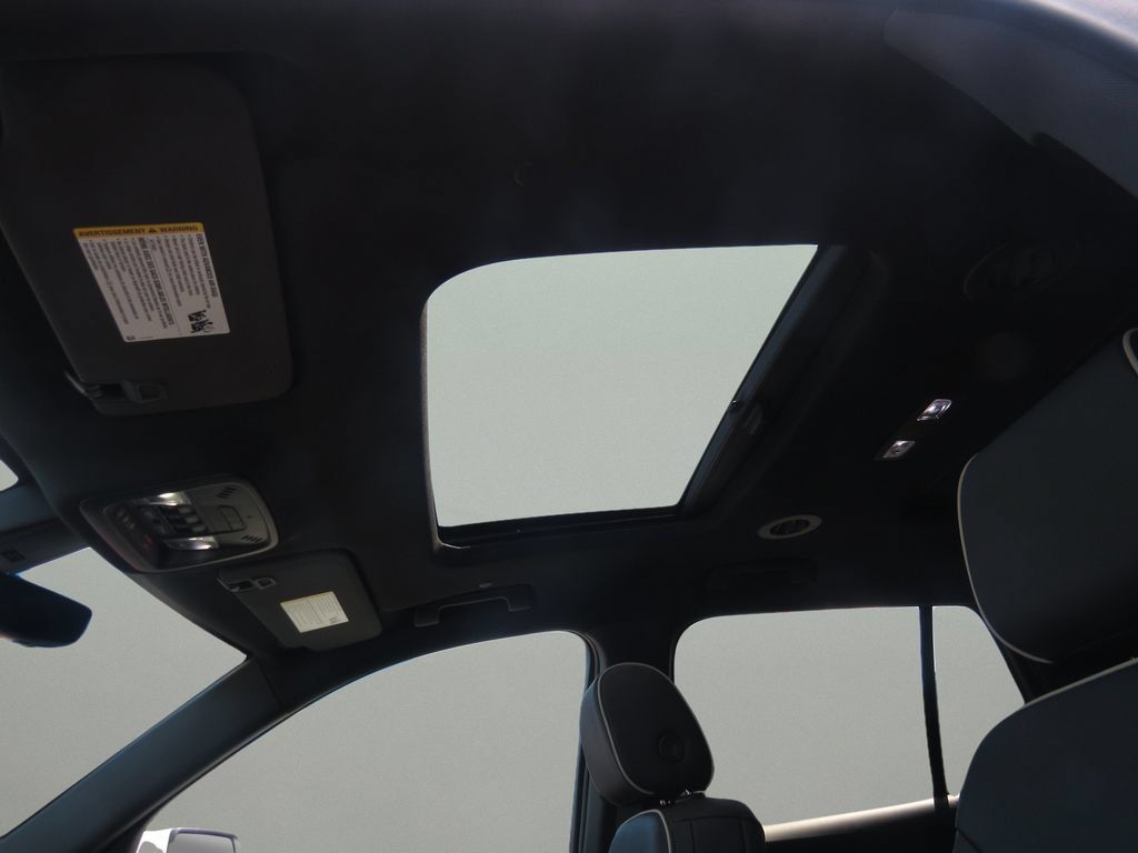 Certified 2023 Chevrolet Traverse Premier FWD image 32