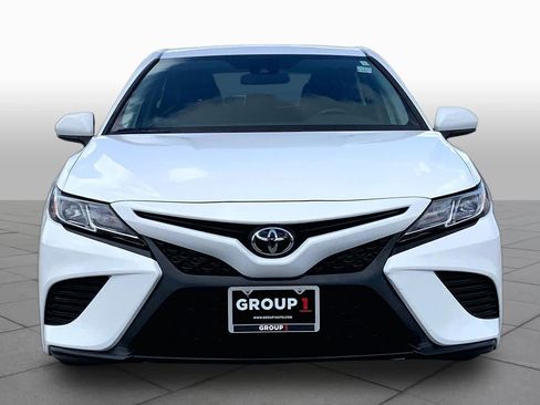 Used 2019 Toyota Camry SE FWD image 4