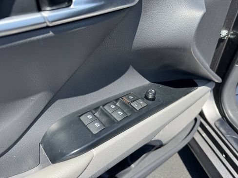 Used 2020 Toyota Camry LE w/ Convenience Package FWD image 14