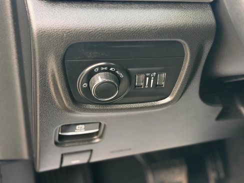 Used 2023 Jeep Grand Cherokee L Laredo image 11