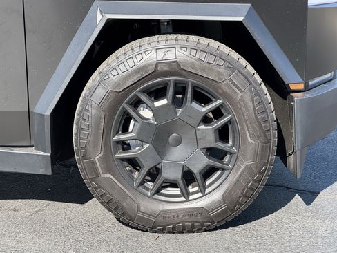 Used 2024 Tesla Cybertruck Cyberbeast AWD/4WD image 11