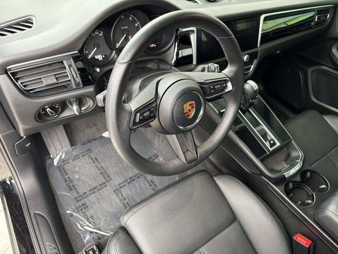 Used 2023 Porsche Macan AWD/4WD image 4