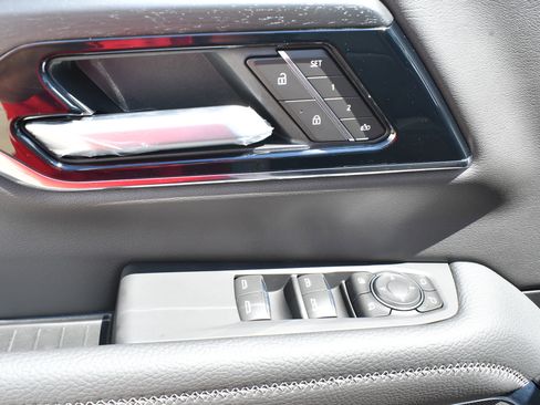 New 2026 GMC Yukon Denali w/ Denali Reserve Package AWD/4WD image 10