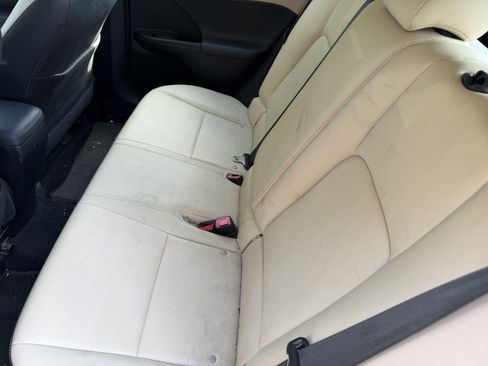 Used 2014 Lexus CT 200h FWD image 32