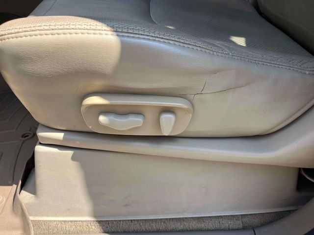 Used 2012 Nissan Pathfinder Silver AWD/4WD image 29