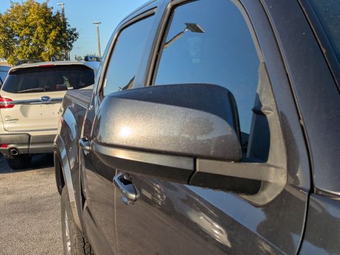 Used 2019 Toyota Tacoma SR5 image 12