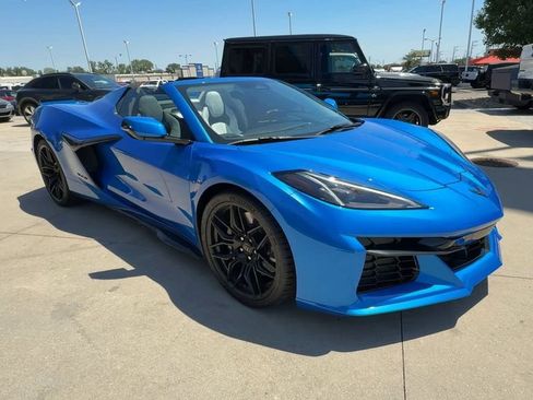 Used 2025 Chevrolet Corvette Z06 RWD image 2