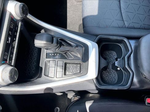 Used 2020 Toyota RAV4 XLE w/ Convenience Package FWD image 16
