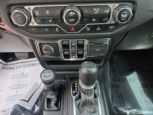 Used 2024 Jeep Wrangler Unlimited w/ Convenience Group AWD/4WD image 17